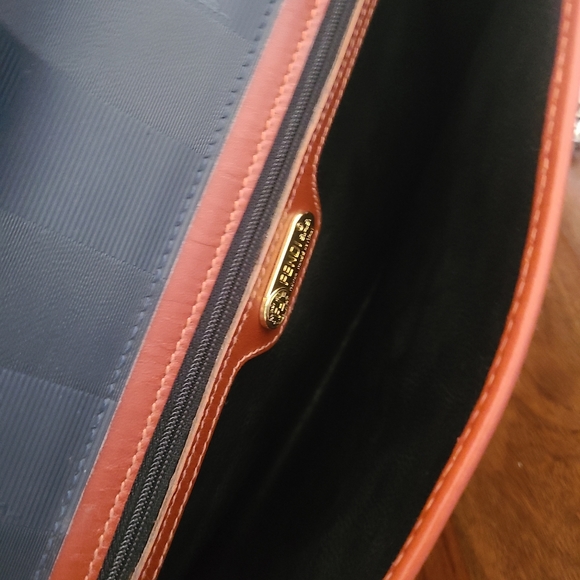 Rare Vintage Fendi Clutch - Picture 6 of 10